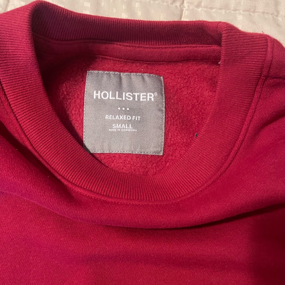 Brand new with tags! Hollister crewneck, relaxed fit.